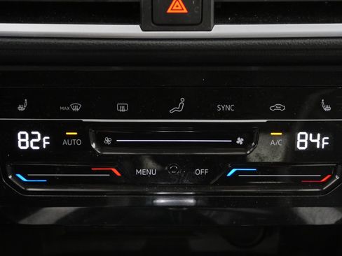Used 2025 Volkswagen Taos SE FWD image 19