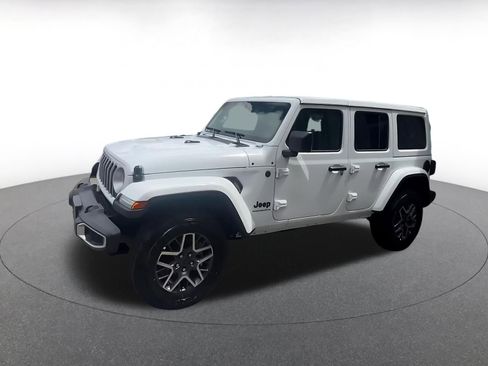 Used 2025 Jeep Wrangler Unlimited Sahara AWD/4WD image 7