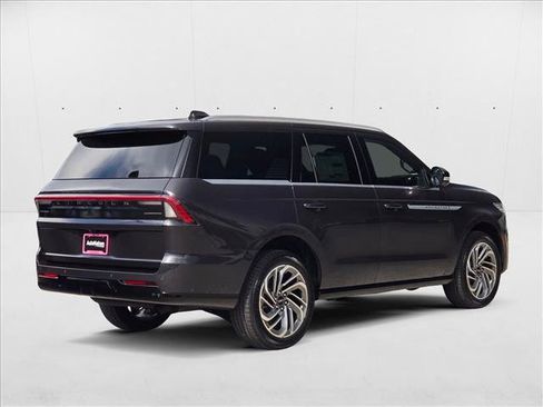 New 2025 Lincoln Navigator Reserve image 2