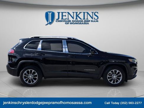 Used 2019 Jeep Cherokee Latitude Plus w/ Comfort/Convenience Group image 9