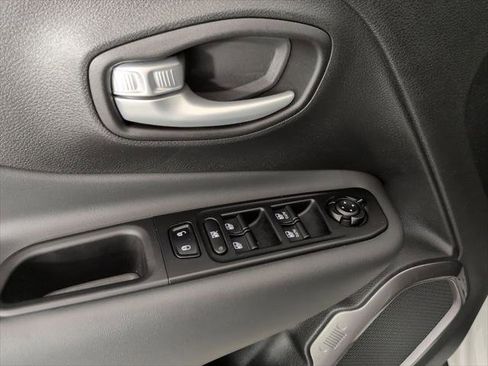 Certified 2023 Jeep Renegade Latitude w/ Sun/Sound Group AWD/4WD image 27