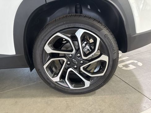 Used 2025 Chevrolet Trax RS w/ Driver Confidence Package image 8