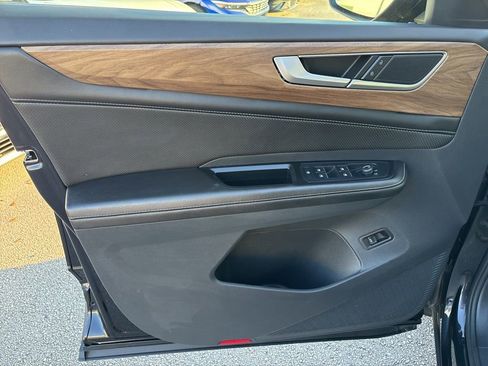 Used 2024 Volkswagen Atlas SE image 14