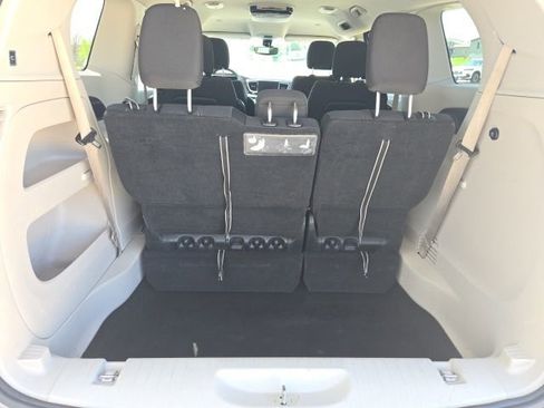 Used 2017 Chrysler Pacifica Touring FWD image 9
