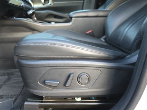 Used 2024 Kia Sorento S image 28
