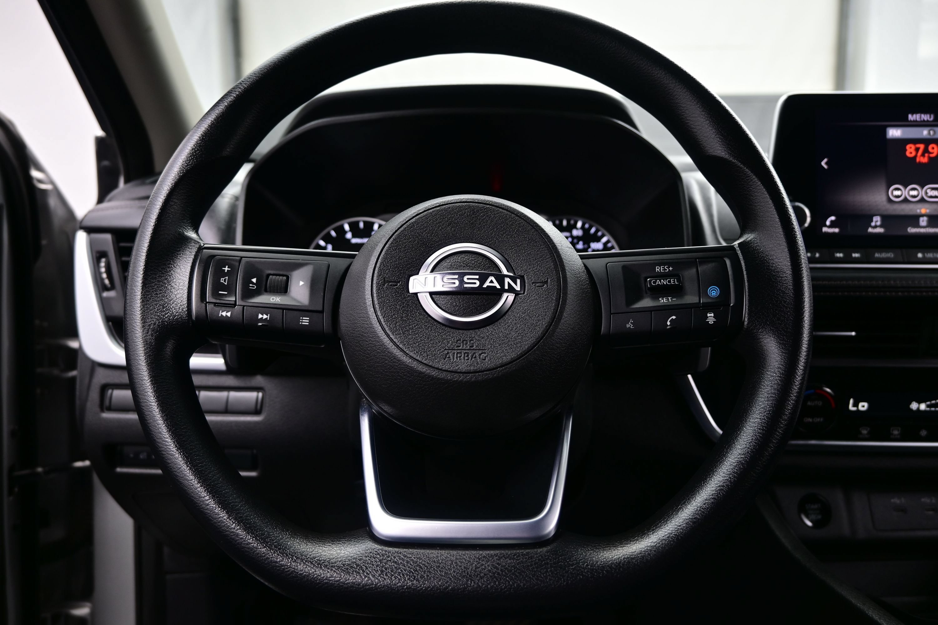 Used 2024 Nissan Rogue SV FWD image 23