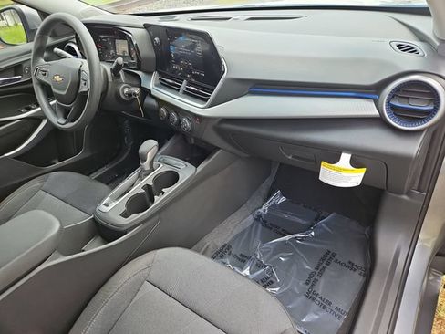 New 2026 Chevrolet Trax LS w/ LS Convenience Package FWD image 28