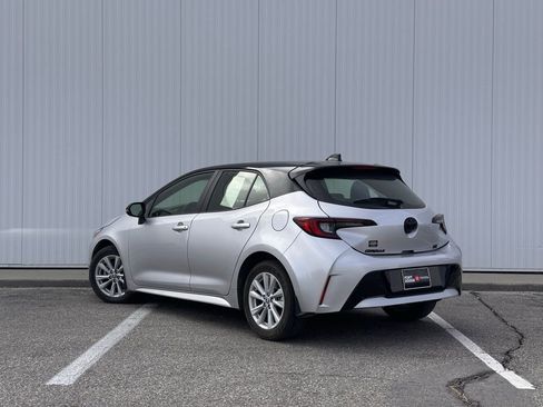 Used 2023 Toyota Corolla SE image 3
