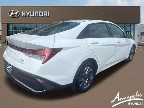 Used 2026 Hyundai Elantra Hybrid FWD image 5