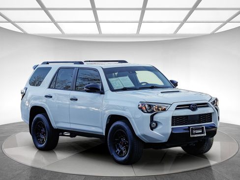 Used 2021 Toyota 4Runner Venture w/ Moonroof Package image 5