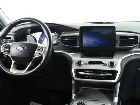Used 2022 Ford Explorer XLT w/ Equipment Group 202A AWD/4WD image 8