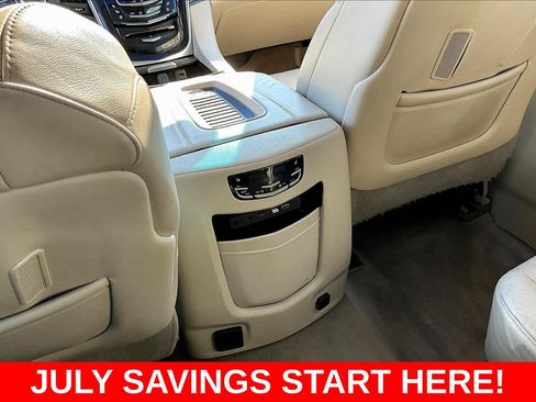 Used 2018 Cadillac Escalade ESV Luxury AWD/4WD image 13
