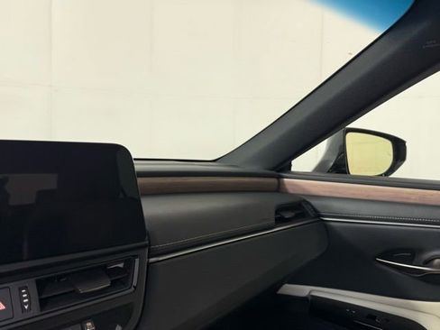 Certified 2025 Lexus ES 300h w/ Premium Package image 23