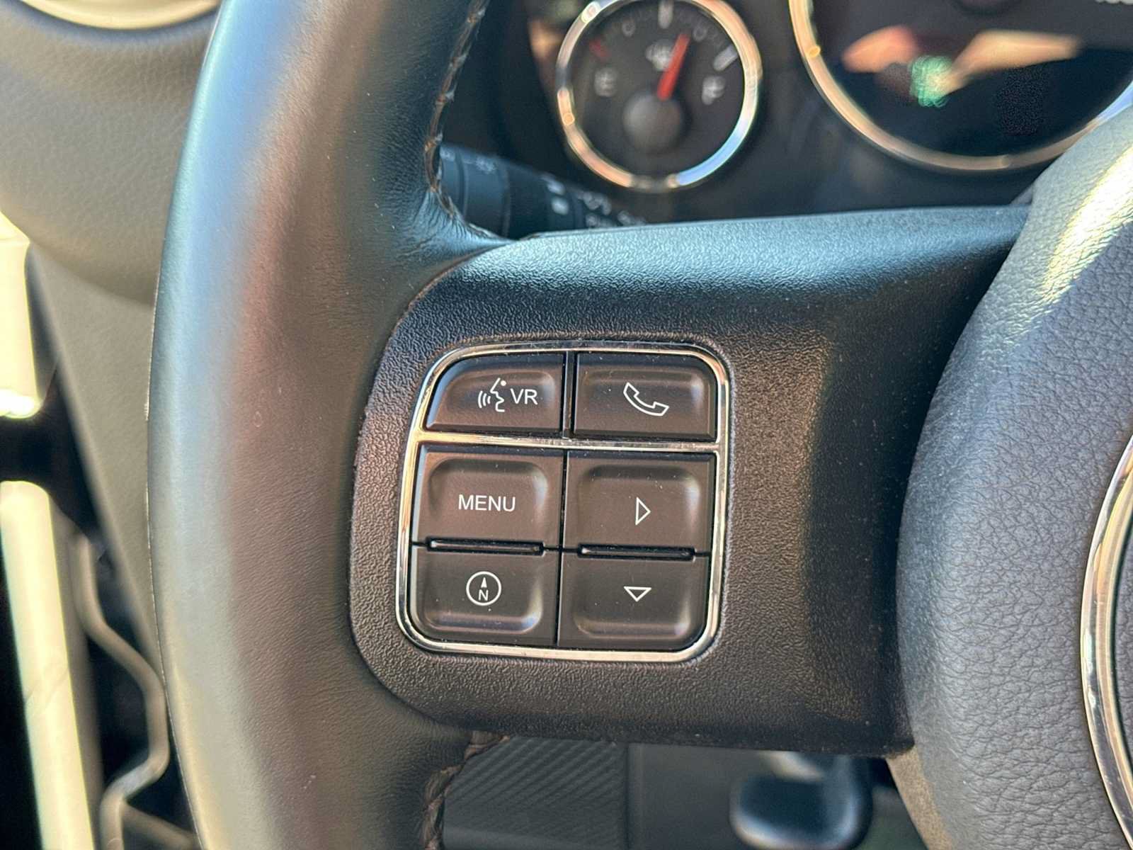 Used 2018 Jeep Wrangler Unlimited Sahara w/ Connectivity Group AWD/4WD image 23