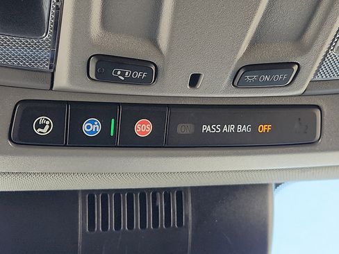 Used 2023 Chevrolet Silverado 1500 LT AWD/4WD image 15