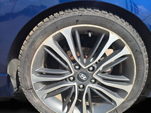 Used 2016 Hyundai Veloster Turbo R-Spec image 8