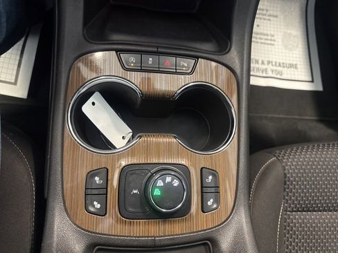 Used 2023 GMC Acadia SLE w/ Driver Convenience Package image 24