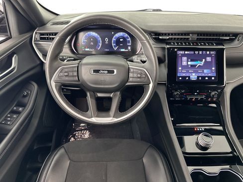 Used 2023 Jeep Grand Cherokee Altitude RWD image 21