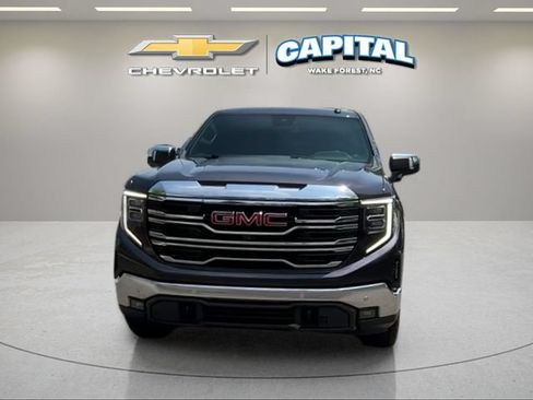 Used 2022 GMC Sierra 1500 SLT w/ SLT Premium Plus Package AWD/4WD image 8