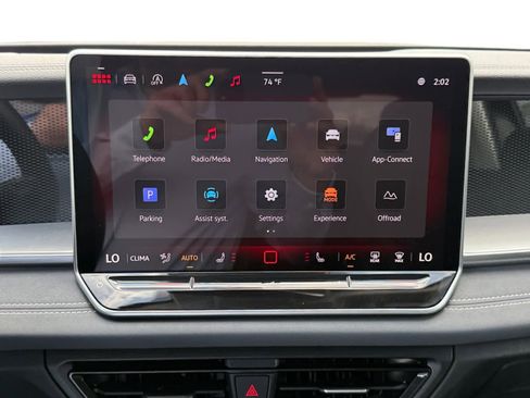 Used 2025 Volkswagen Tiguan SE image 19