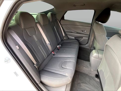 Used 2024 Hyundai Elantra SEL FWD image 17