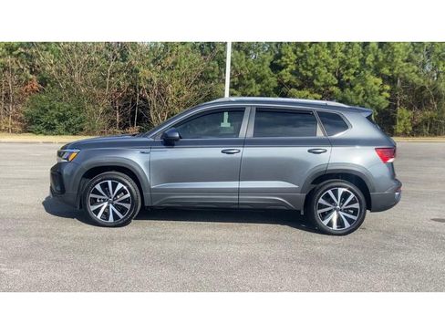 Used 2024 Volkswagen Taos SE image 5