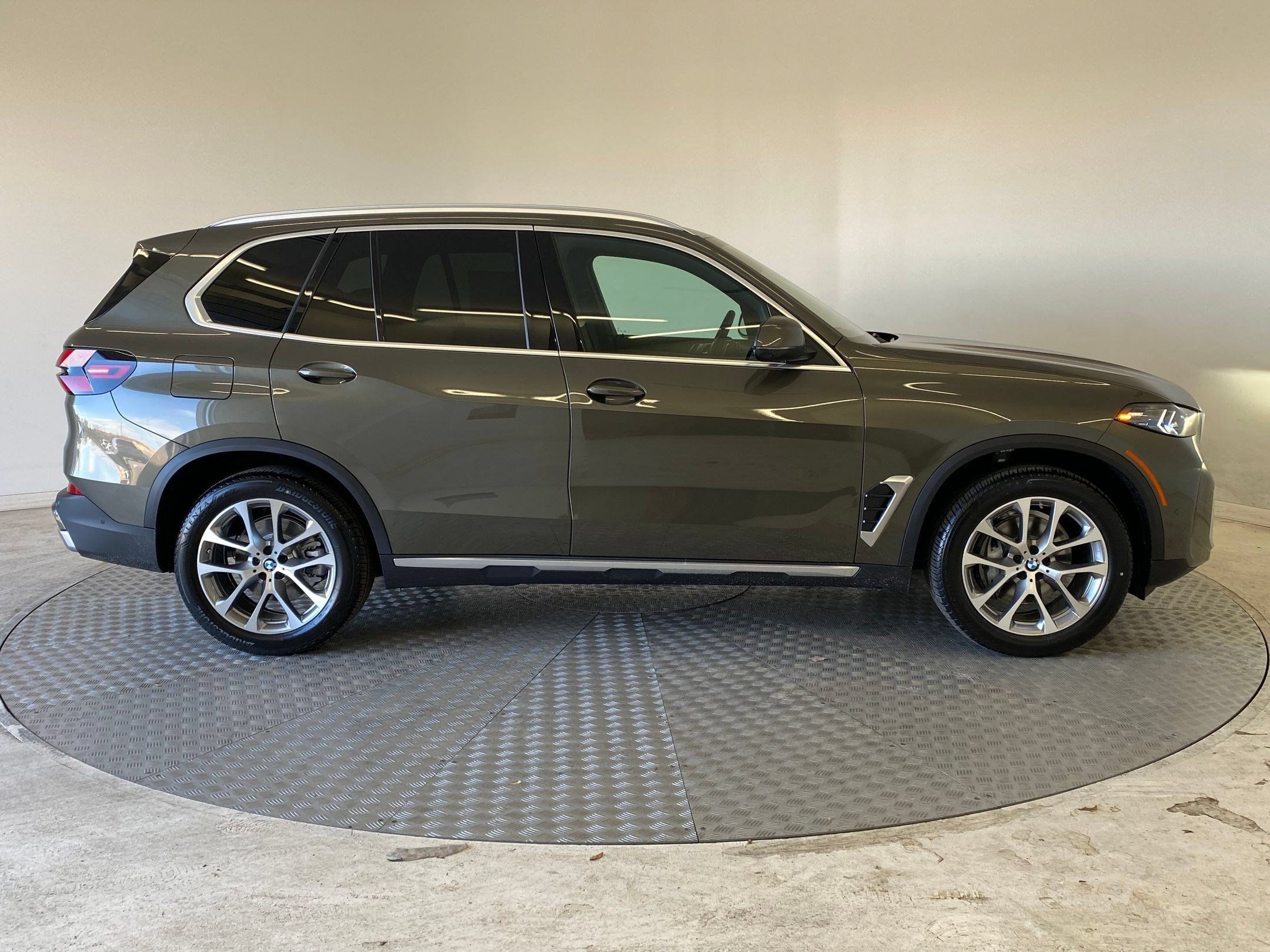 Used 2026 BMW X5 xDrive40i w/ Climate Comfort Package AWD/4WD image 8