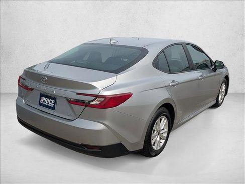 Used 2025 Toyota Camry LE FWD image 5