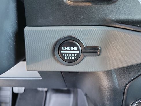 Used 2022 Ford Bronco Black Diamond image 16