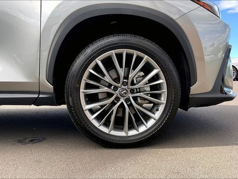Used 2025 Lexus NX 350h AWD w/ Premium Package image 9