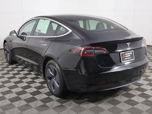 Used 2019 Tesla Model 3 Standard Range Plus image 9
