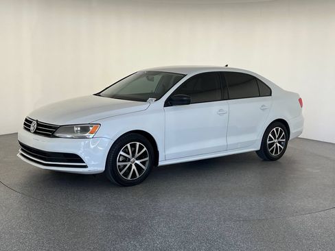 Used 2016 Volkswagen Jetta SE FWD image 9