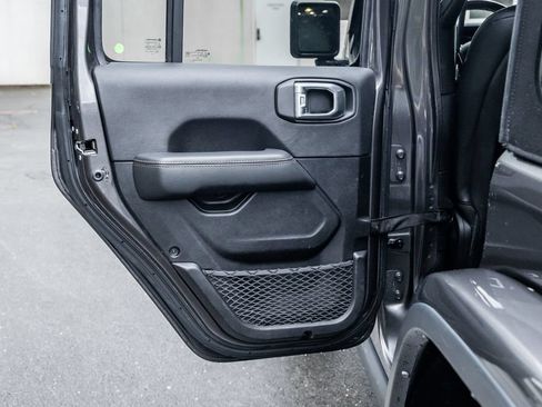 Used 2022 Jeep Wrangler Unlimited Rubicon w/ Dual Top Group AWD/4WD image 22