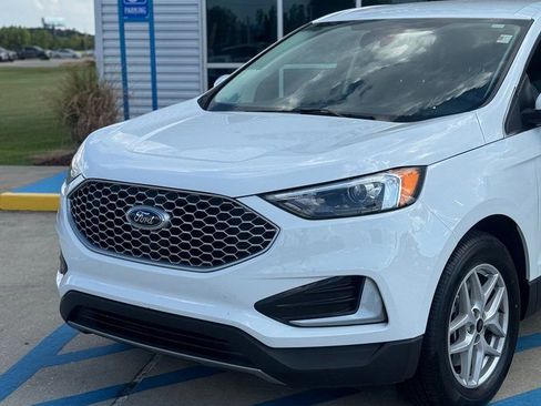 Used 2024 Ford Edge SEL image 2