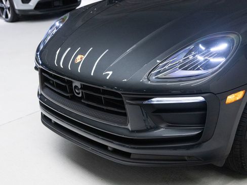 Certified 2026 Porsche Macan AWD/4WD image 33