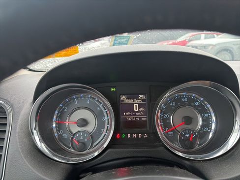 Used 2016 Chrysler Town & Country Touring w/ Driver Convenience Group image 5