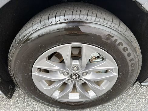 Used 2025 Toyota Sienna XLE FWD image 12