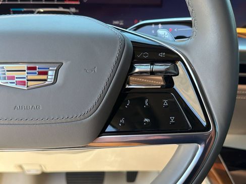 Used 2025 Cadillac Escalade Sport Platinum w/ LPO, Floor Liner Package AWD/4WD image 18