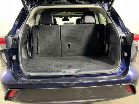 Used 2021 Toyota Highlander XLE image 18
