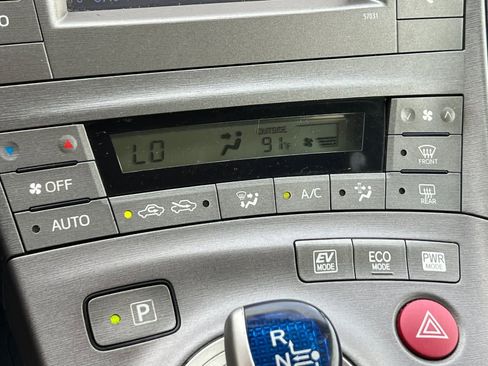 Used 2013 Toyota Prius Two FWD image 21