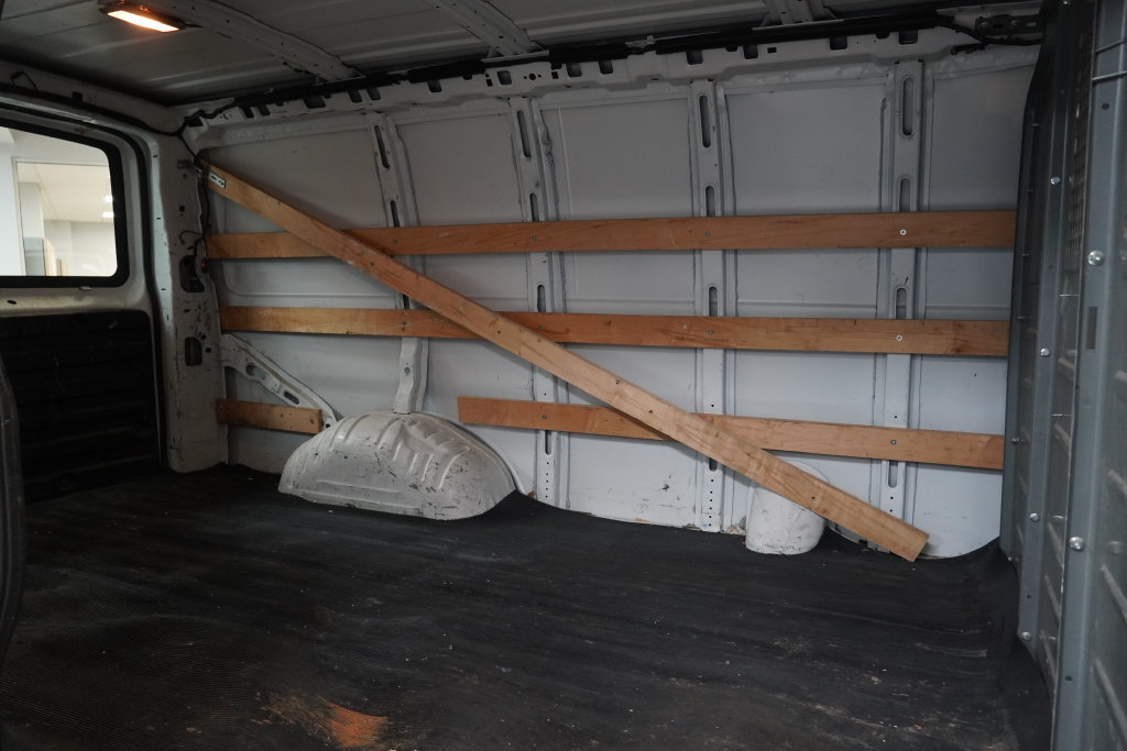 Used 2014 GMC Savana 2500 RWD image 23