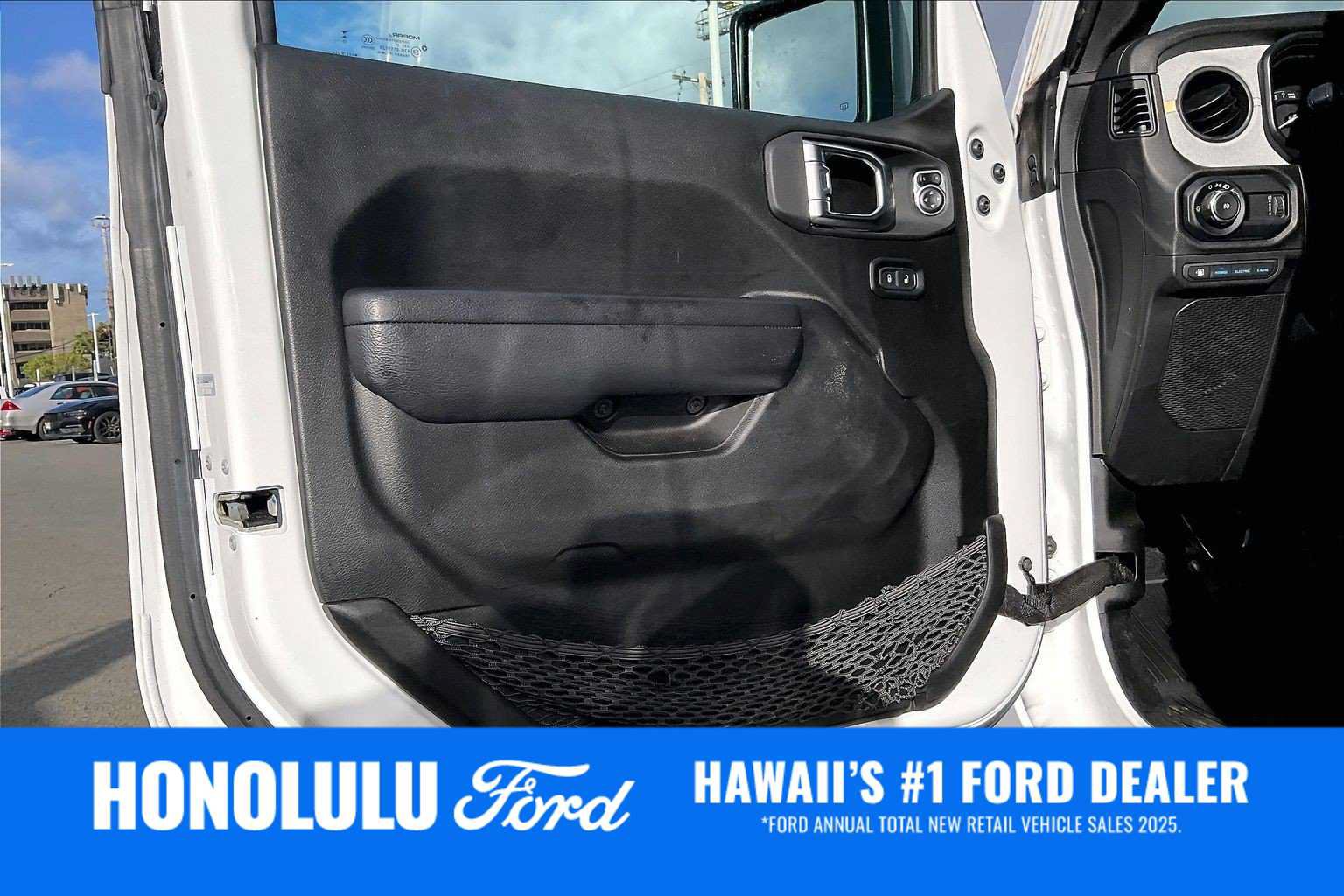 Used 2024 Jeep Wrangler Unlimited w/ Dual Top Group AWD/4WD image 27