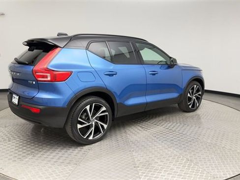 Used 2021 Volvo XC40 T5 R-Design w/ Advanced Package image 2