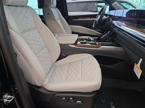 New 2026 Cadillac Escalade Platinum Sport w/ LPO, ONYX Package AWD/4WD image 29
