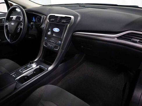 Used 2019 Ford Fusion SE image 6