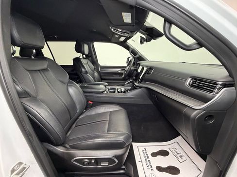 Used 2024 Jeep Wagoneer L Series II w/ Flexible Seating Group image 11