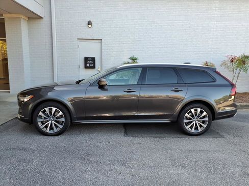 Certified 2021 Volvo V90 T6 Cross Country w/ Climate Package image 9