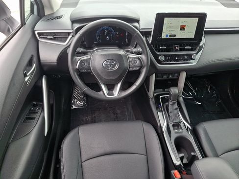 Used 2025 Toyota Corolla Cross XLE AWD/4WD image 11