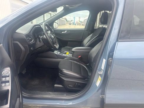 Used 2025 Ford Escape ST-Line Select AWD/4WD image 3