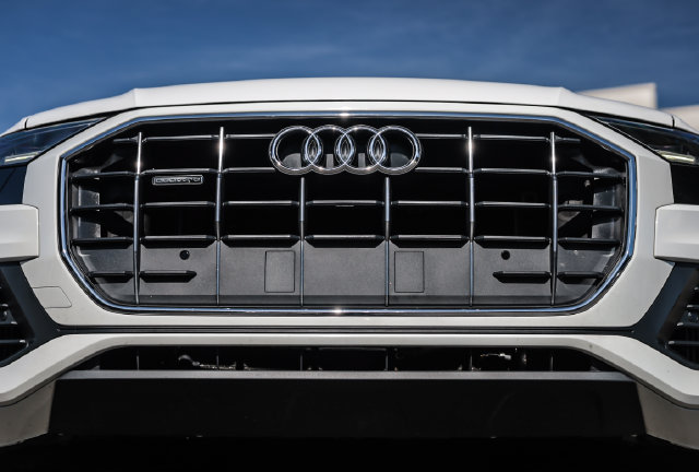Used 2019 Audi Q8 Premium w/ Convenience Package AWD/4WD image 12
